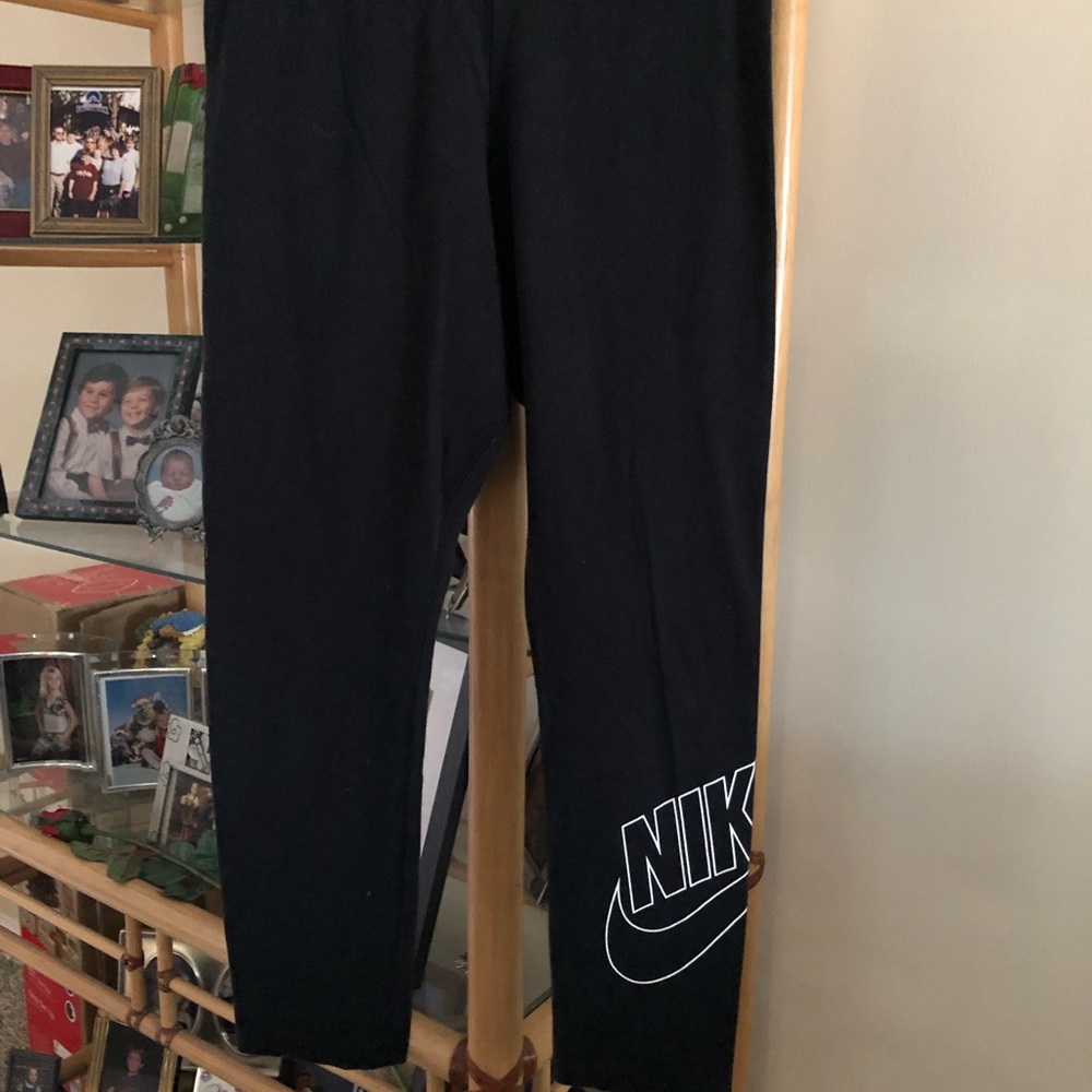 Ladies Nike Cropped Leggings